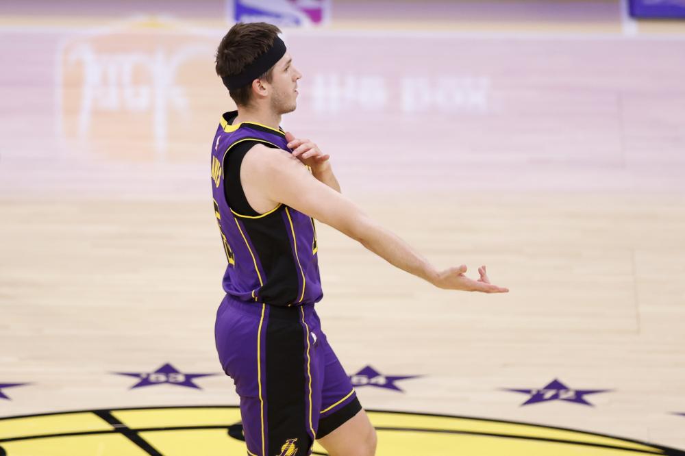 使他们在主 使他们在主