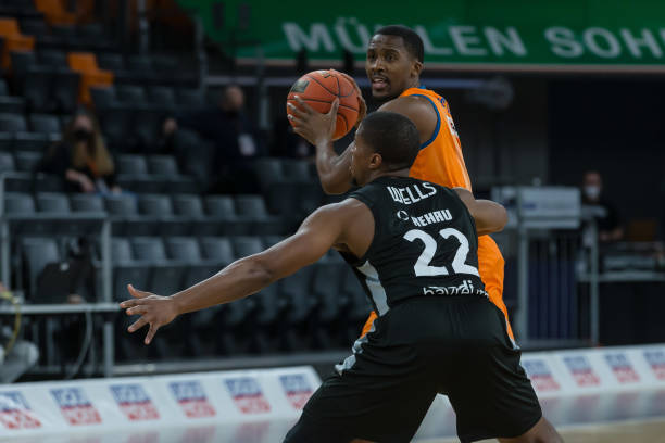 他们仍需面 他们仍需面