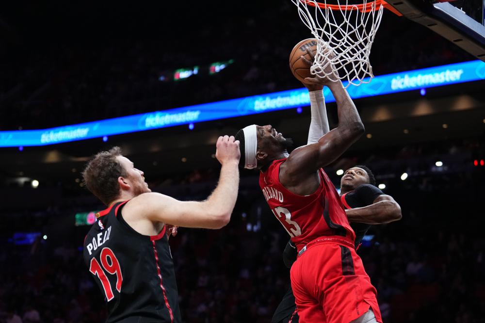 使得他很难 使得他很难